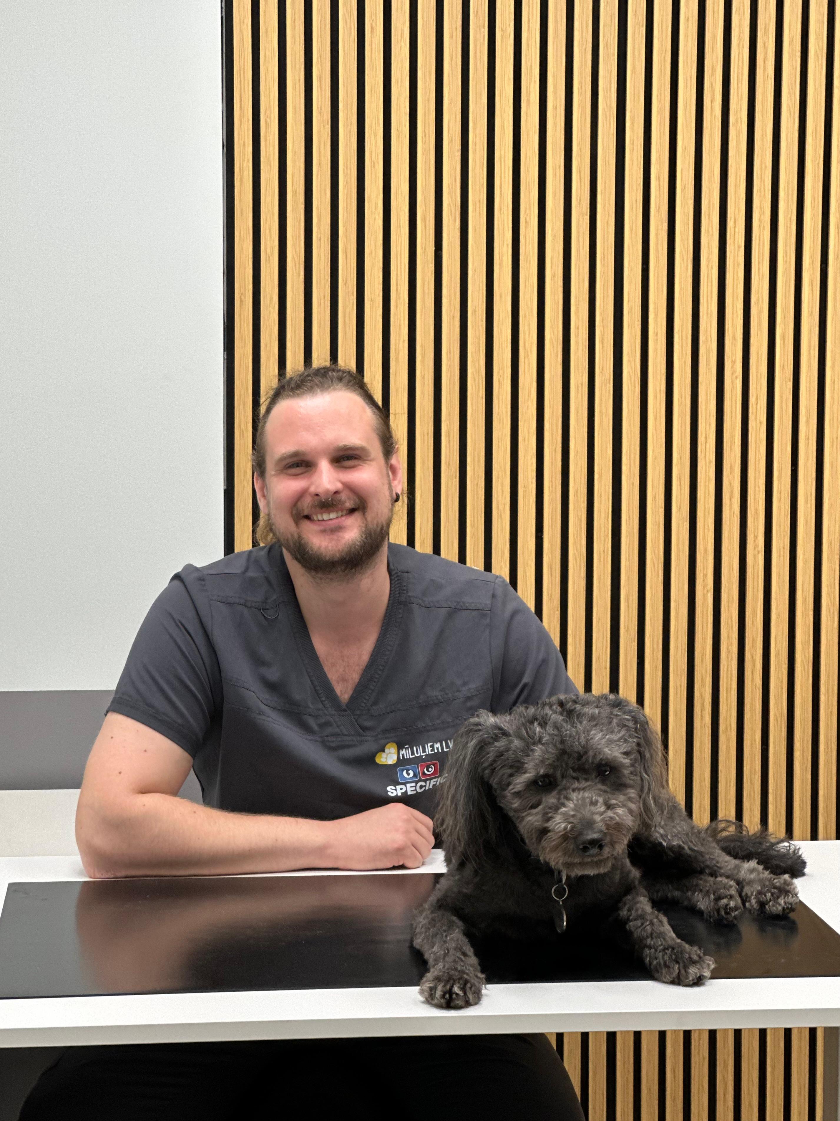 Dr. Elvis Kondrāts